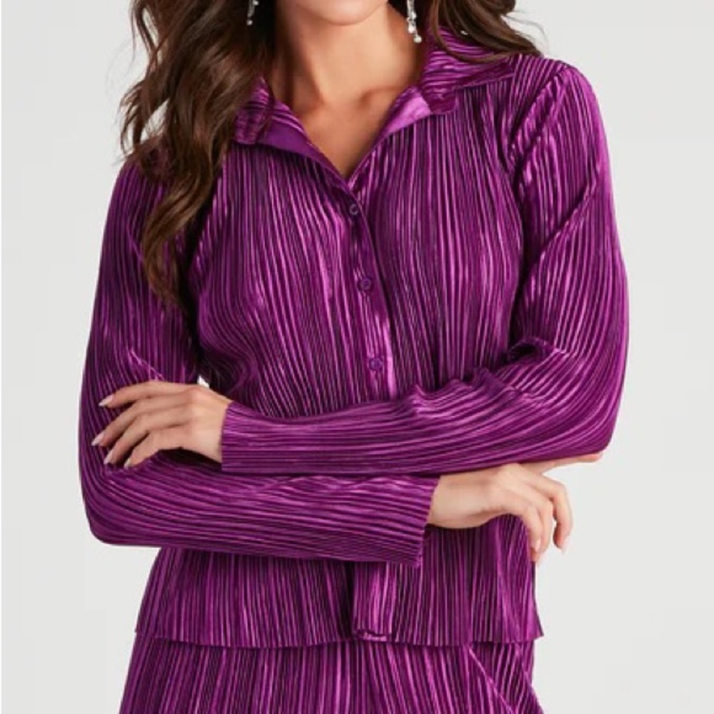 NWT Windsor Satin Plated Long Sleeve Button Down Top